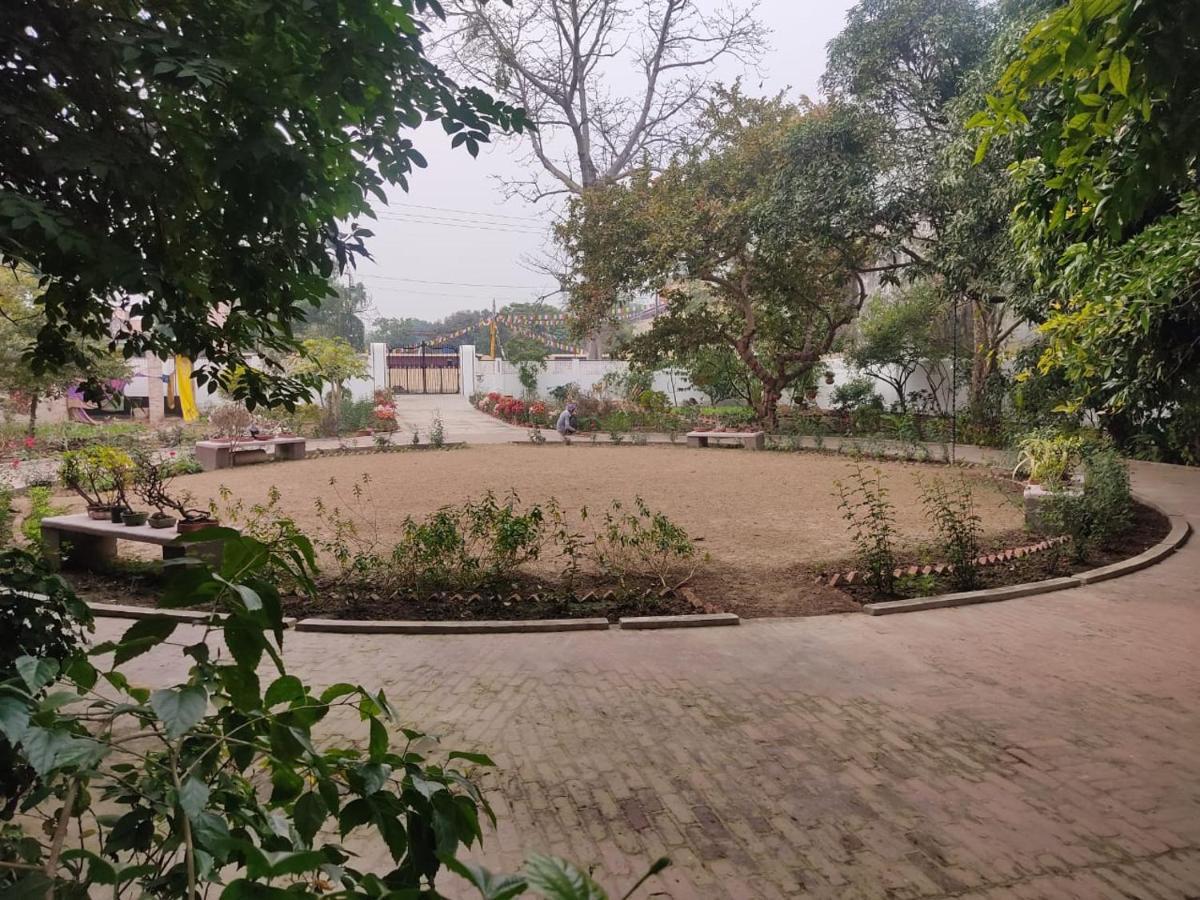 Vatika Homestay พาราณสี ภายนอก รูปภาพ