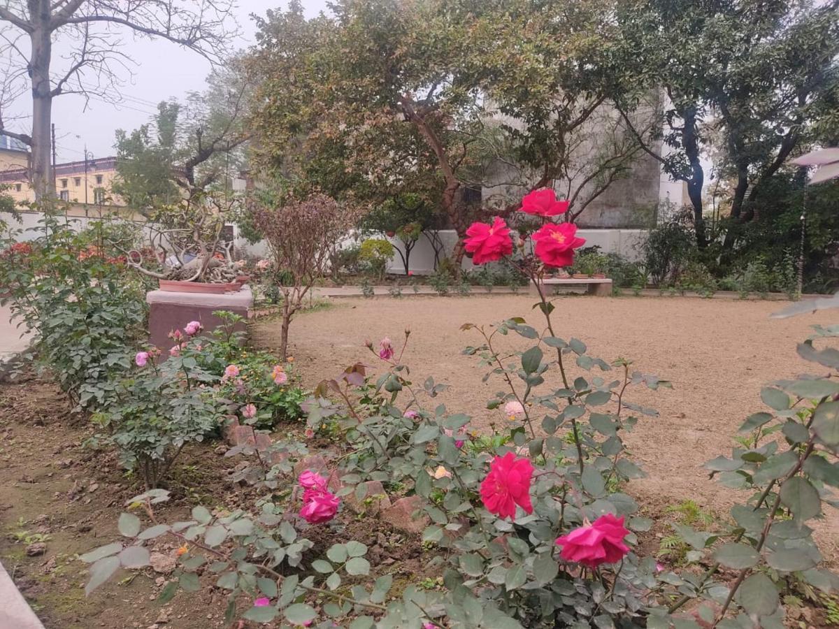 Vatika Homestay พาราณสี ภายนอก รูปภาพ